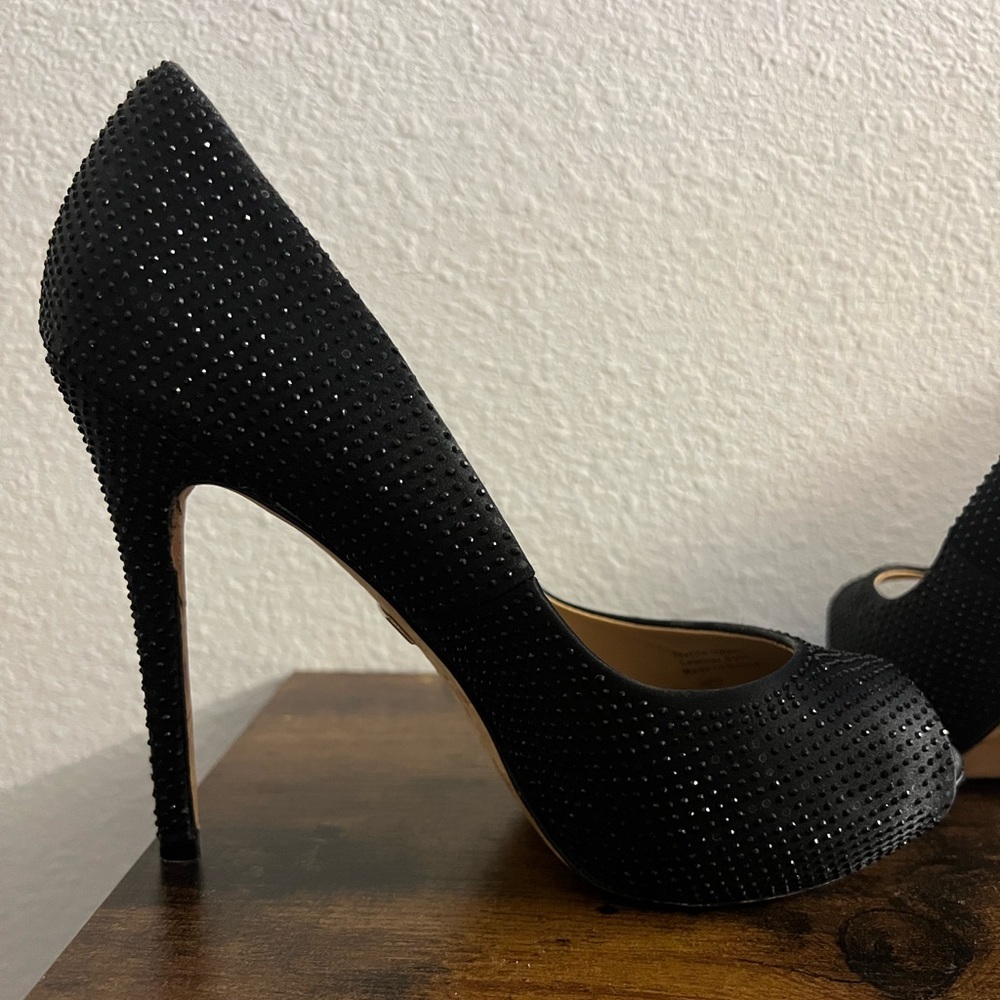 Badgley Mischka peep toe heels